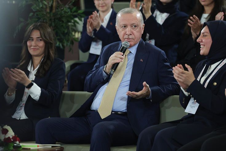 Erdoğan: Gençliğin en büyük sorunu sosyal medya