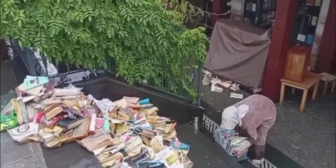 Üsküdar'da sağanak sonrası Sahaflar Çarşısı'nda büyük hasar