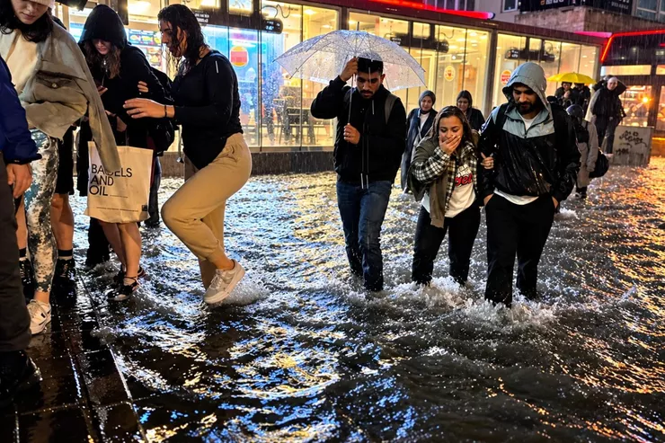 Meteoroloji'den 3 ile sel uyarısı: İstanbul için saat verildi