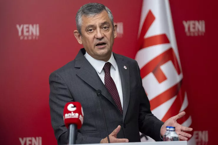 İstanbul'da 4 ilçe belediyesi daha Yeni Parti'ye geçti